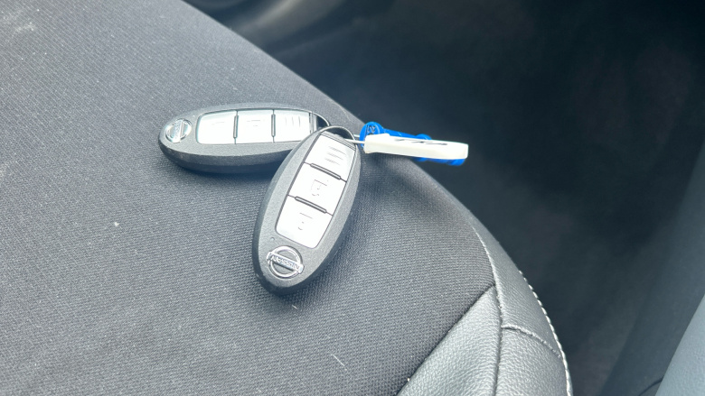 Nissan Juke 1.0 DiG-T 114 Tekna 5dr Petrol Hatchback